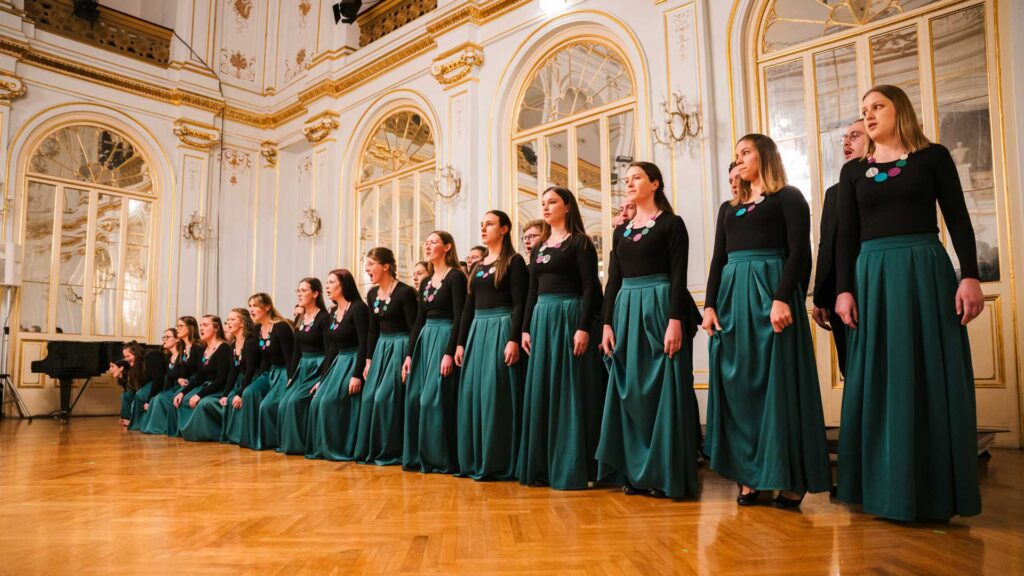 Tekmovanja in dosežki - APZ Maribor